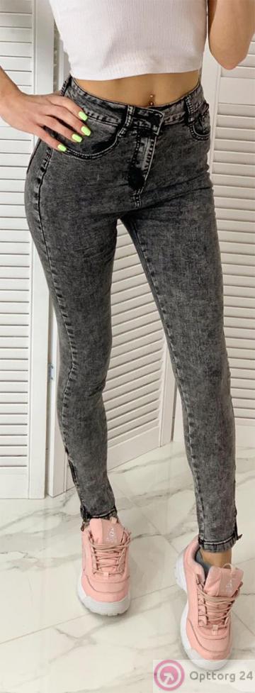 Джинсы женские с эффектом варенки серого цвета купить оптом