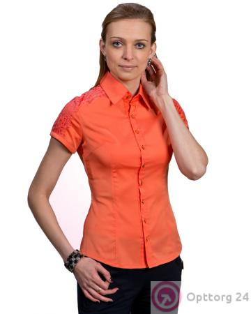 Блузка короткий рукав украшена гипюром вдоль погонов купить оптом