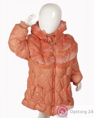 Куртка детская оранжевого цвета с мехом на плечах и на капюшоне купить оптом