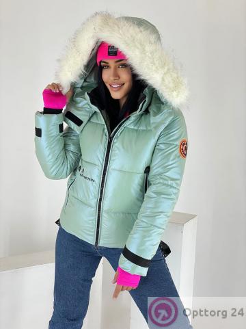 Куртка зимняя женская мятного цвета с жемчужным отливом купить оптом