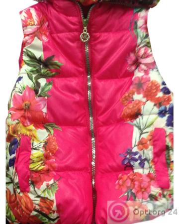 Жилетка детская розового цвета с цветочным принтом купить оптом