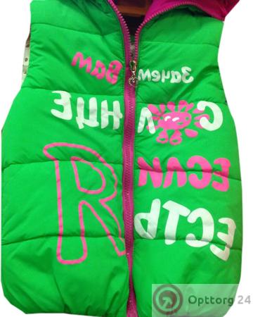 Жилетка детская зеленого цвета с капюшоном купить оптом