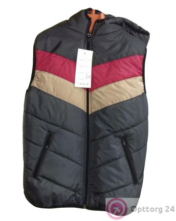 Жилет черного цвета с красной и бежевой полоской купить оптом