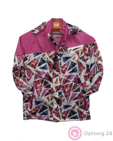 Куртка детская розовая с принтом в виде треугольников купить оптом