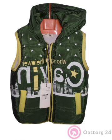 Жилет зеленый с изображением города и звездами купить оптом