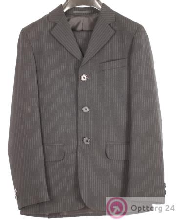 Детский костюм темно серого цвета с вертикальной полоской голубого цвета. купить оптом