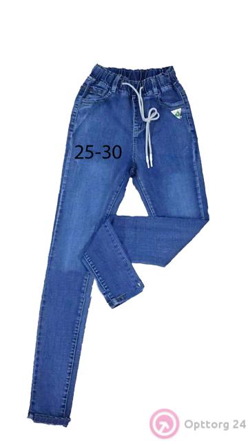 Джинсы женские на резинке с нашивкой купить оптом