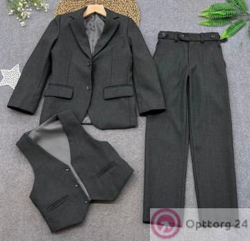 Костюм-тройка для мальчика жилет брюки и пиджак серого цвета купить оптом
